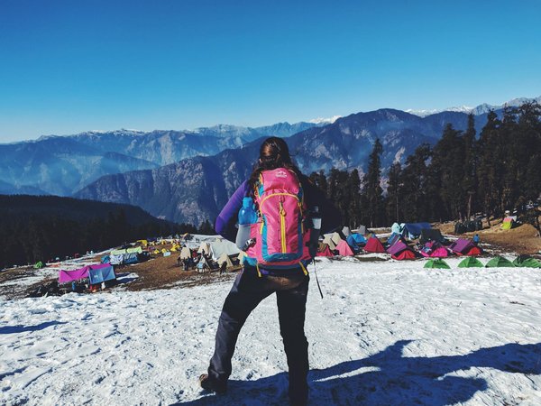 Comment organiser une randonnée-camping pour explorer les montagnes Rocheuses?